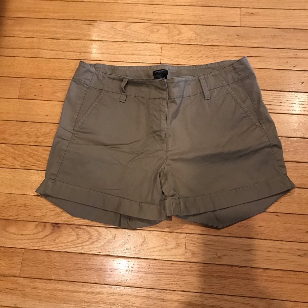 Ann Taylor Signature cuffed khaki olive shorts